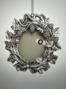 Silver Leaf Oval Hanging Fame Decoration