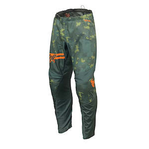 Sporting equipment: THOR SECTOR DIGI PANTS YOUTH GREEN/CAMO