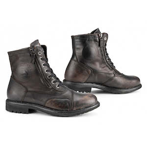 Sporting equipment: FALCO Aviator Boots