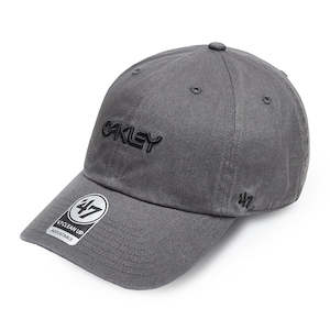 Sporting equipment: Oakley Remix Dad Cap