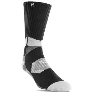 Sporting equipment: ETNIES ASI TECH SOCKS [BLACK/WHITE] OS