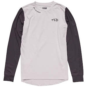 Sporting equipment: YOUTH RIDE TEE  RESIST MIST