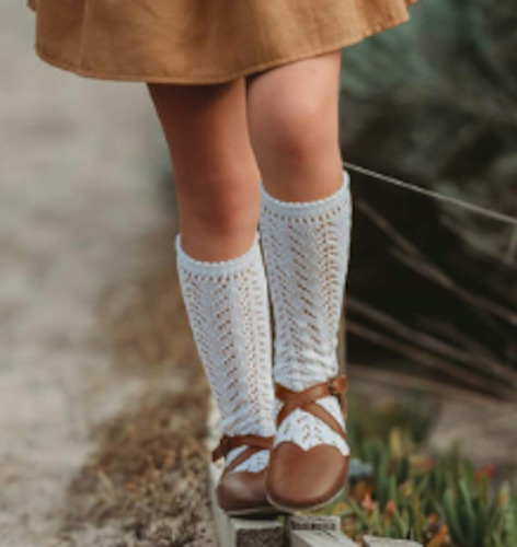 Clothing wholesaling: Long Lace Socks White