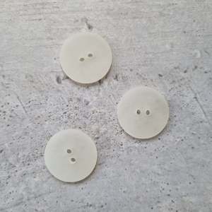 Knitted fabric: Clear Buttons 23mm