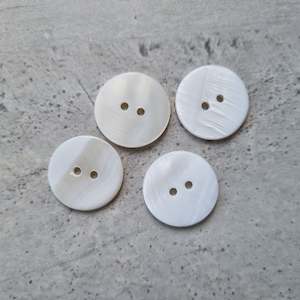 Knitted fabric: Shell Buttons 21mm