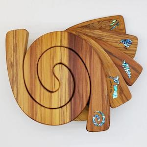 2 in 1 Rimu Tablemat with Paua Inserts