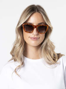 Potato crisp wholesaling: Paige Sunglasses in Light Tortoishell