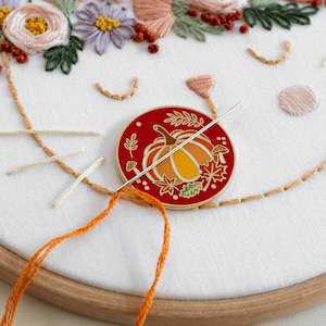 Craft material and supply: Pumpkin Magnetic Needle Minder