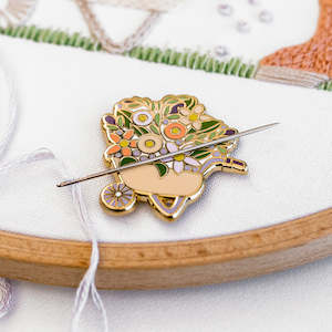 Craft material and supply: Spring Wheelbarrow Magnetic Needle Minder