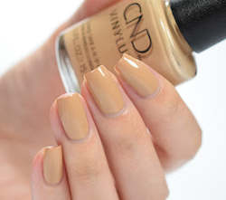 Nail: CND VINYLUX - Wrapped in Linen #923