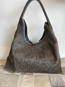 Furniture manufacturing: Cowhide Shoulder Bag - Taupe