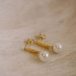 General: Luna Pearl Earrings - Gold