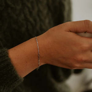 Jewellery: PAPERCLIP CHAIN BRACELET