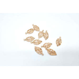 Novelty Charms: Large Leaf Charm - 10 pcs - 2 Colours