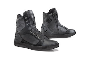 Forma Hyper Black Boots - Colton's Motor Vehicle Company LtdColton's Motor Vehicle Company