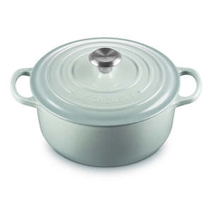 Le Creuset Signature Cast Iron Round Casserole - 24cm