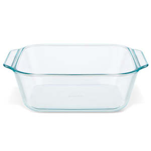 Glassware: Pyrex Deep Glass Baking Dish 2.5L