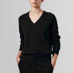 Laing Home / Amy Cashmere V-Neck / Black