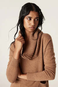 Womenswear: CABLE Cashmere Snood