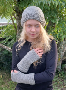 Yarn wholesaling: Hat and Wrist Warmers | Design P388