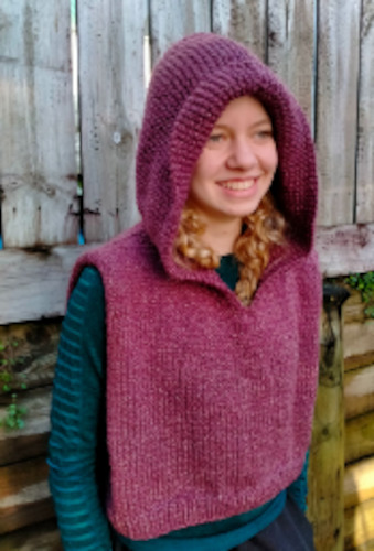 Yarn wholesaling: Hooded Vest | Design P373