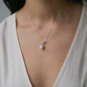 Sophie: Pearl Thread Necklace