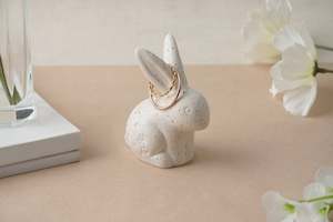 Kitchen Table: Send With Love Bunny Rabbit Ring Holder