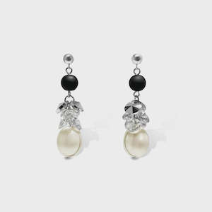 Perle Black Bead w White Pearl Stud Earrings