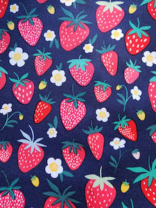 Strawberries and flowers Cre8tive-Gems