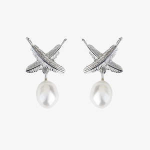 Feather Kiss Pearl Studs