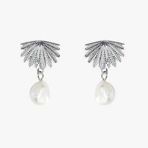 Fan Tail Pearl Studs