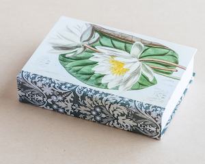 Jotter pad botanical lillies white - Creative Stuff