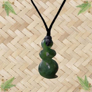 NZ Greenstone Double Twist Pendant - 28mm