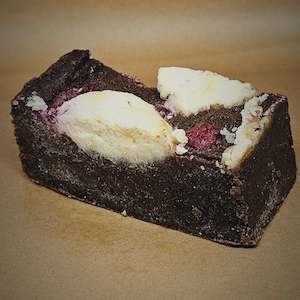 Cafe: Keto Raspberry Brownie with Cream Cheese Slice