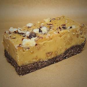 Cafe: Keto Snickers Slice