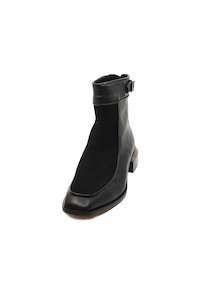 Clothing accessory: Farrow Boots | Black