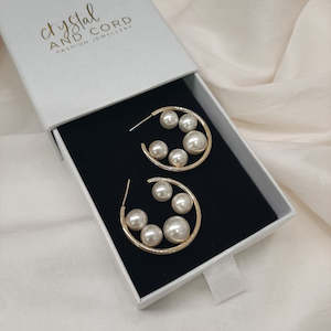 Jolie - round pearls hoop earrings