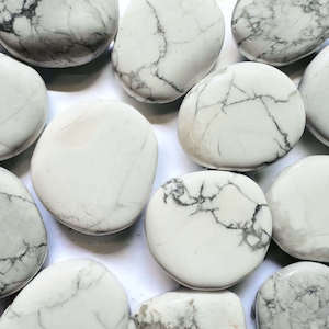 Jewellery: Howlite Palm Stone