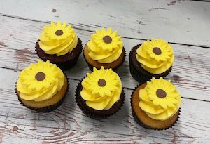 Road construction, repair or sealing: Daisy Flower Cupcakes