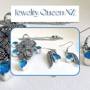 Hypnotising Swiss blue topaz pendant and earrings