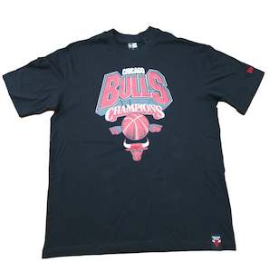 Clothing: New Era Chicago Bulls Champions 1996 Tee