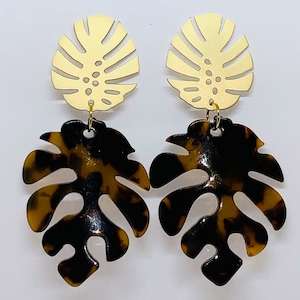 Jewellery: Golden & Tortoiseshell Monstera Drop Earrings