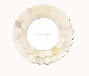 Double Scalloped Round Cream Frame