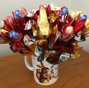 Vintage mug including Lindt chocolate bouquet