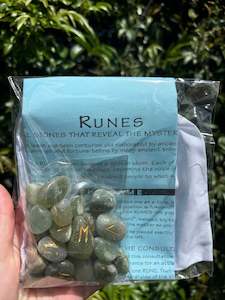 Books Cards: Green Aventurine Runes Set