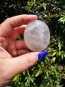 Palmstones: Rose Quartz Palm Stone D