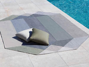 Furniture: Diamond Rug