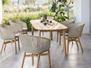 Furniture: Mbrace dining table