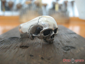 Yorick Minima Skull Ring deadringerjewelry