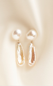 Bouton Allongée Pearl Earrings